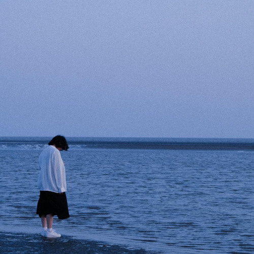 Anh đang ở một nơi xa em nhớ mong anh...