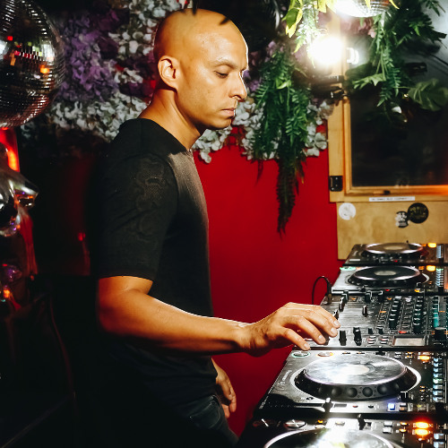 opening set for tomer @ do not sit on the furniture (06-21-2025)