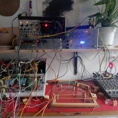 repetetive robots rocking on rubber