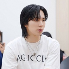 Rocky Astro - 내 손을 잡아 (아이유) { Masked Singer}