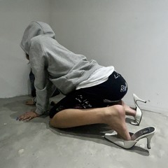 [I’M A CREEP, I’M A BIMBO]