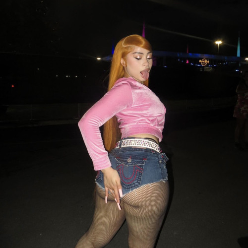 Pretty In The Face But She Super Thick Song
