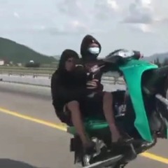 Nhìn Người Việt Bay Mà Không Cần Cánh Kìa