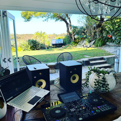 Fundaze on a Sundaze