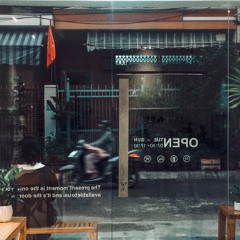 Qua khung cửa sổ