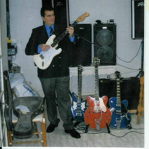 MIS GUITARRAS VOLANDO LIBRES AL FIN GUITARS FLYING FREE AT LAST-JOSE MA MESA_GUITARRIST__COMPOSER