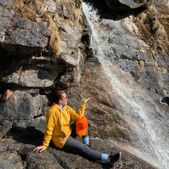 Thaeri Bari Ya ཐད་རི་བ་རི་ཡ། Pem Deki & Sonam Wangdi