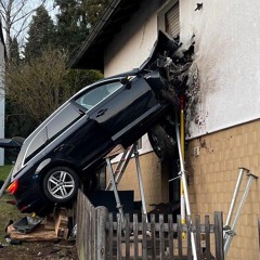 Mit 240 gegen die Wand