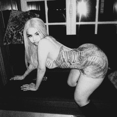 hunnas & a group of besties prod silo