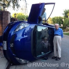 Driving a Honda at 230 km/h and crashing it with the grandpa that takes photo with everything