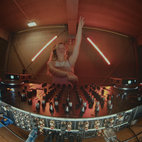 BLCKSHIFT-Session w/ GIFTA