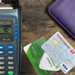 Quẹt thẻ bị tính phí, làm sao thì đúng?