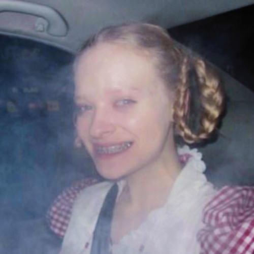 chain smoking cigarettes (snorkatje)
