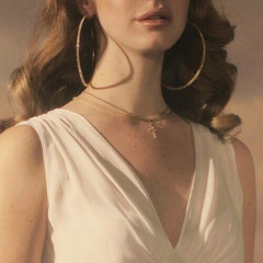 Lana Del Rey - Hollywoods Dead (2012 version)