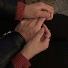 اساهر نجم أتمنى تلاقي والأماني كبار....أفكر بس في لحظة بحضن فيها إيدينك