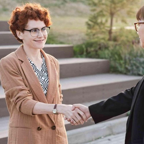How Does Eye Contact Enhance Emotional Connection In Communication