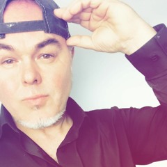 01 Emerald Eyed Girl