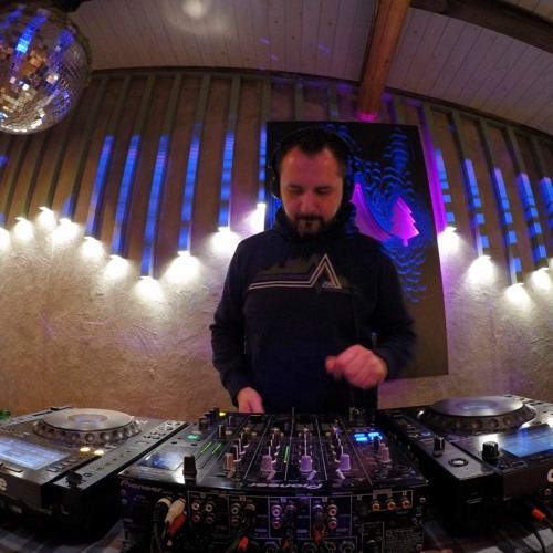 Trippy Deep-Tech House & Minimal Set @ NYE 23 - DSLW in the Mountains - FREE DOWNLOAD