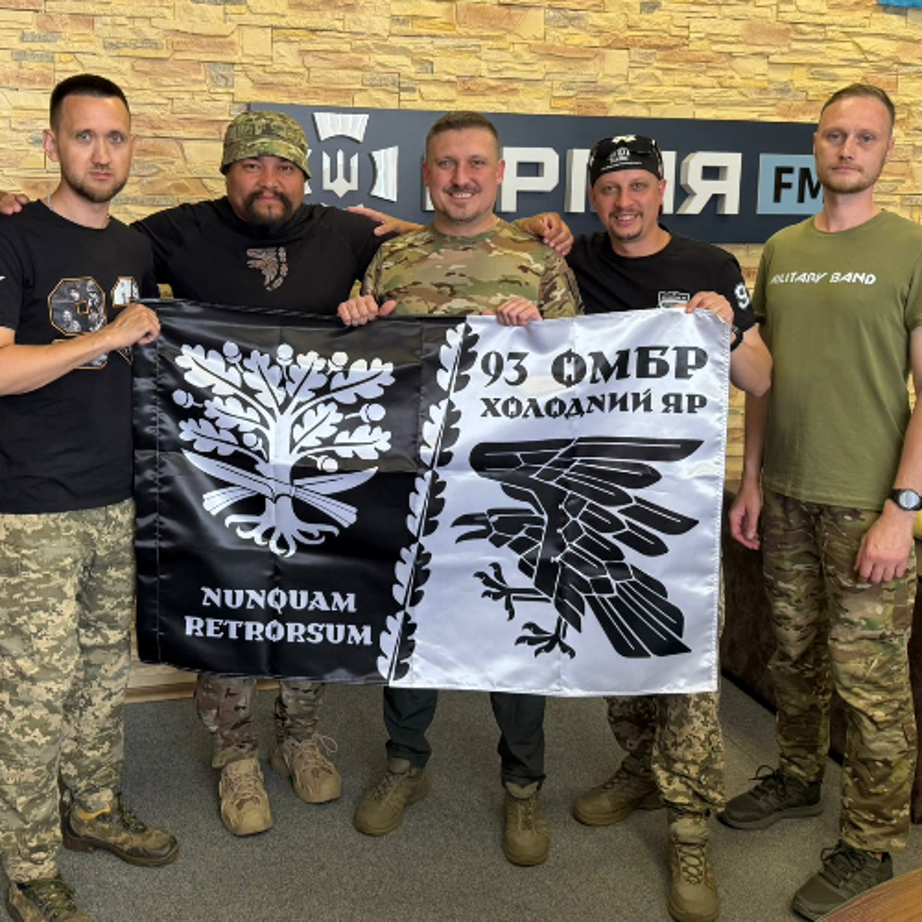 Як сучасні військові оркестри збирають площі великих міст без афіш та сцен