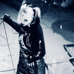 Alice Glass - Lips Apart (unreleased)[live in melbourne]