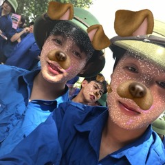 Vó Ngựa Trên Đồi Cỏ Non