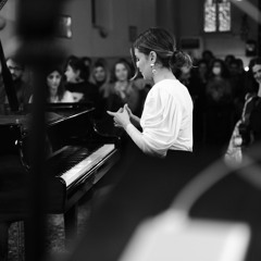 Elif Ebru Sakar - Kabare