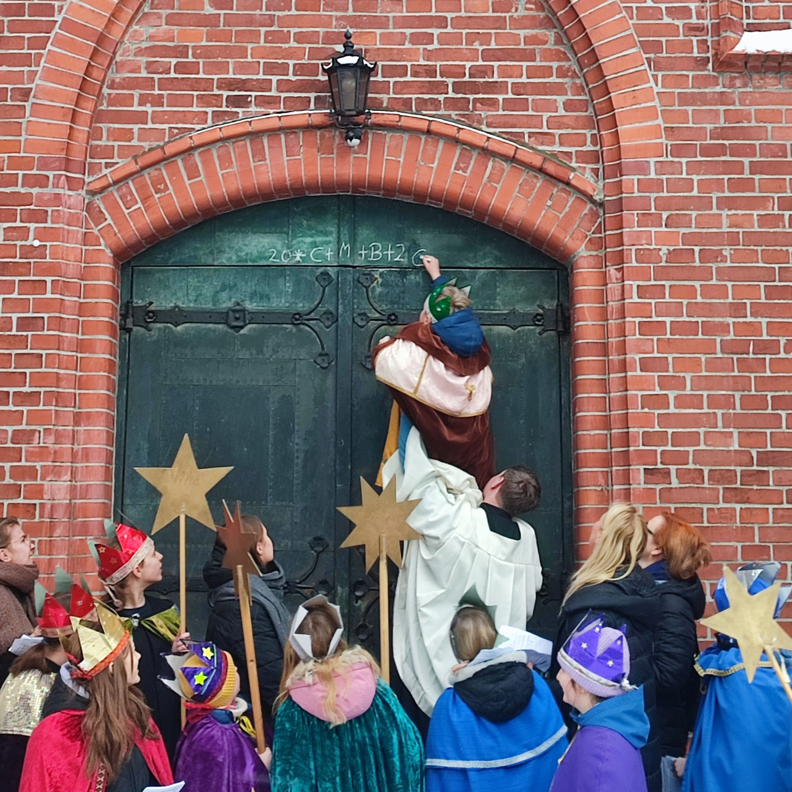 Sternsinger bringen Segen zu den Menschen und ins Kanzleramt