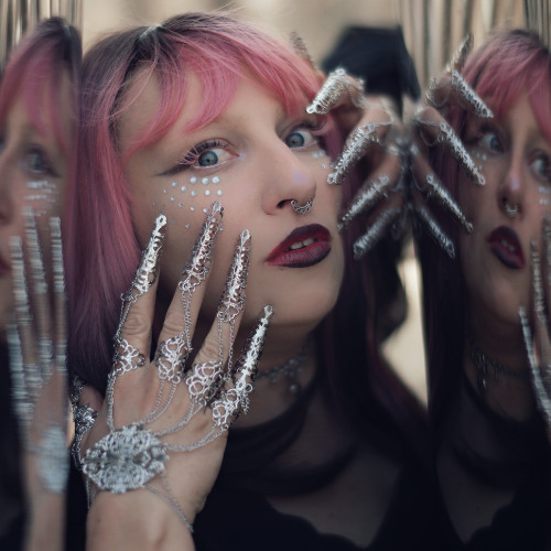 DON'T YOU DARE TO LOSE CONTROL