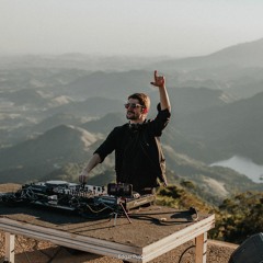 Reezer - Chasing Views #3 @ Nas Nuvens, Petrópolis