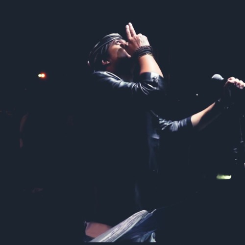 tujhe kitna chahne lage-Jubin Nautiyal Live