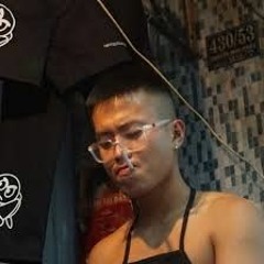 MINHLAI MAKES IT CLAP