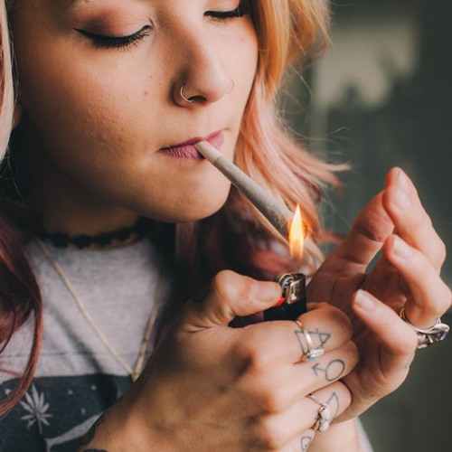 MT - NA BRISA QUE É BOM X SENTA P CRLH E FUMA CMG [DJ ANDRE DE CG]