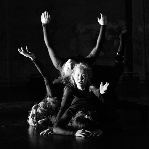 KALK - WRY (a dance piece by Evelin Facchini)
