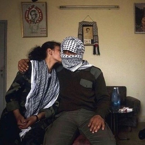 "إنسان1: «ملامح»"