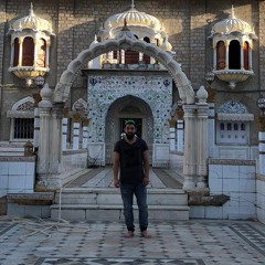 Yoro sar rosht ta roshti maso sar chust ta chusti