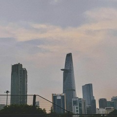 Có một người đã đứng chờ em tối nay