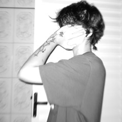 ليلي بالدمعات اسهره واكو بروحي الف حسره