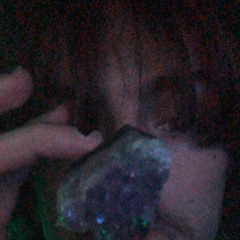 uu hav to push the lid down to open it (bosskawz)