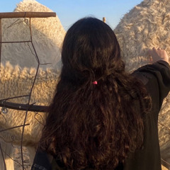 - وأنا جنوبِي شيب راسي وعيني📿.