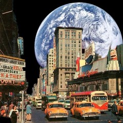 Looking out the bus, walking in the city 🫂