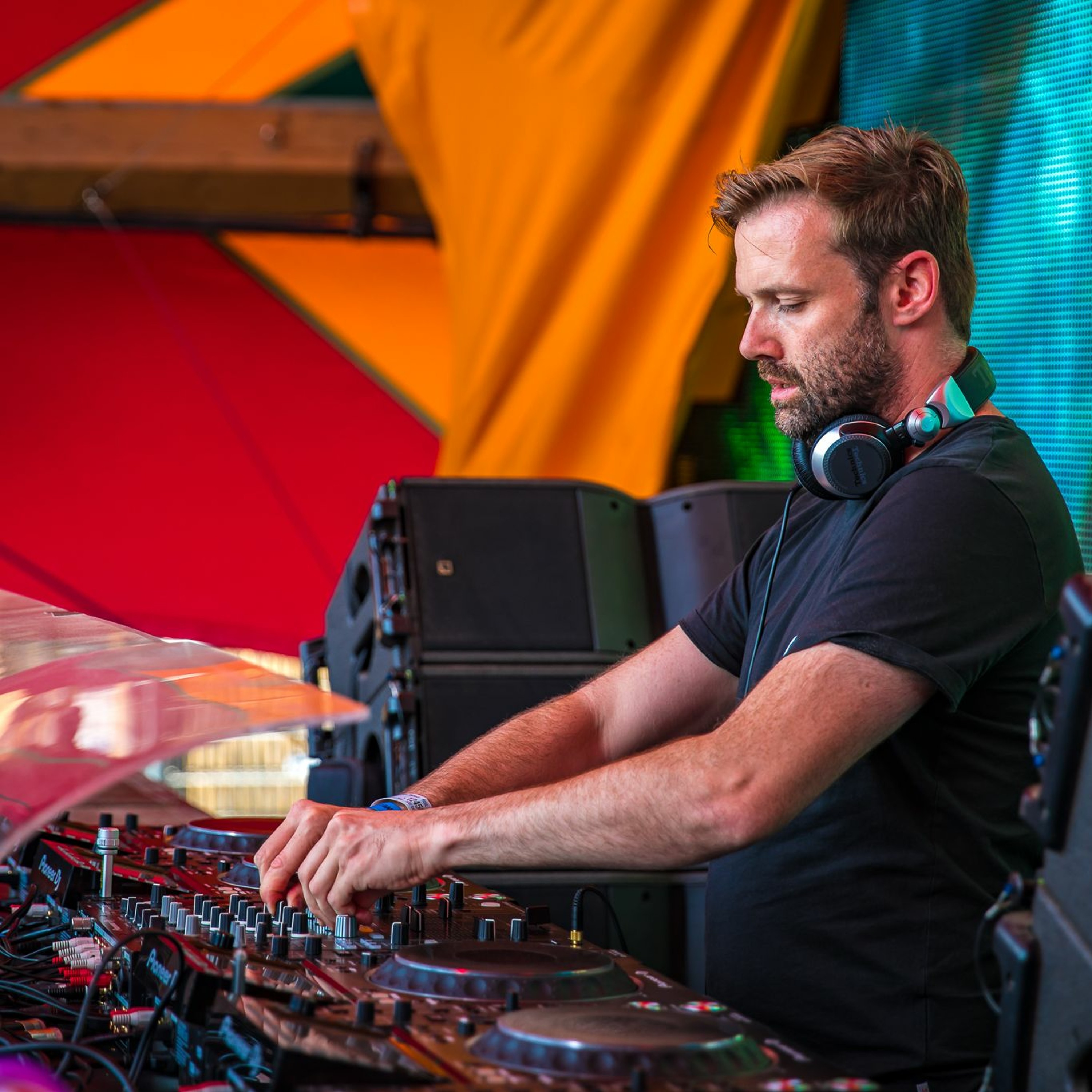 Paul Thomas presents UV Radio