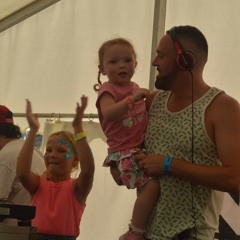 Steelfest warm up on Corby Radio .... Try not to dance... i DARE YOU !!!