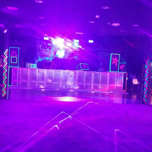 yeire13 - I Know Feat Xaxanity (but playing in a empty rave)