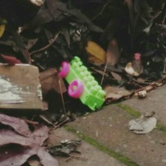 diecinuevepánico • Audífonos de Luca