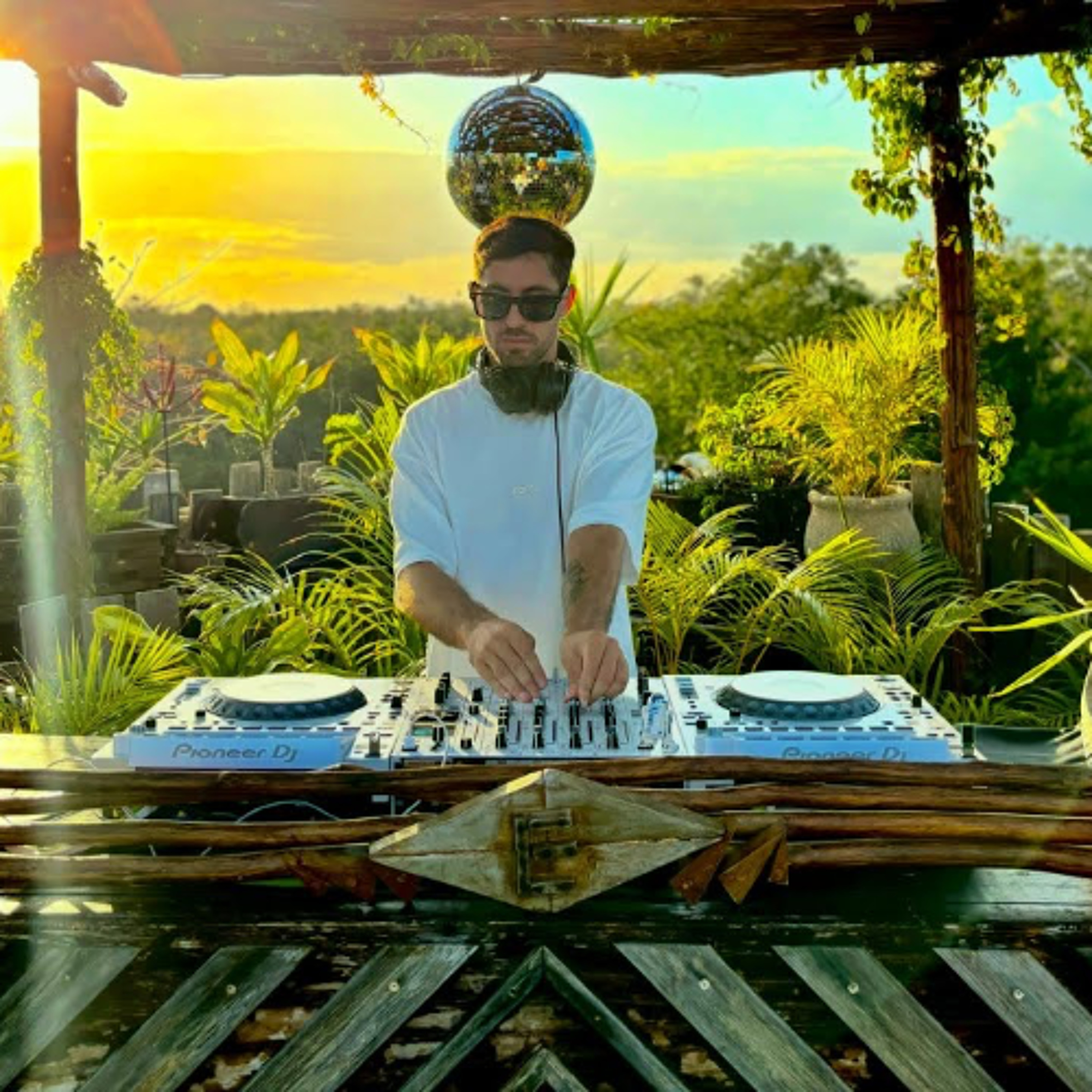 Orion Brozzoni | Progressive House Sunset Mix 2026 | By @EPHIMERATulum episode artwork