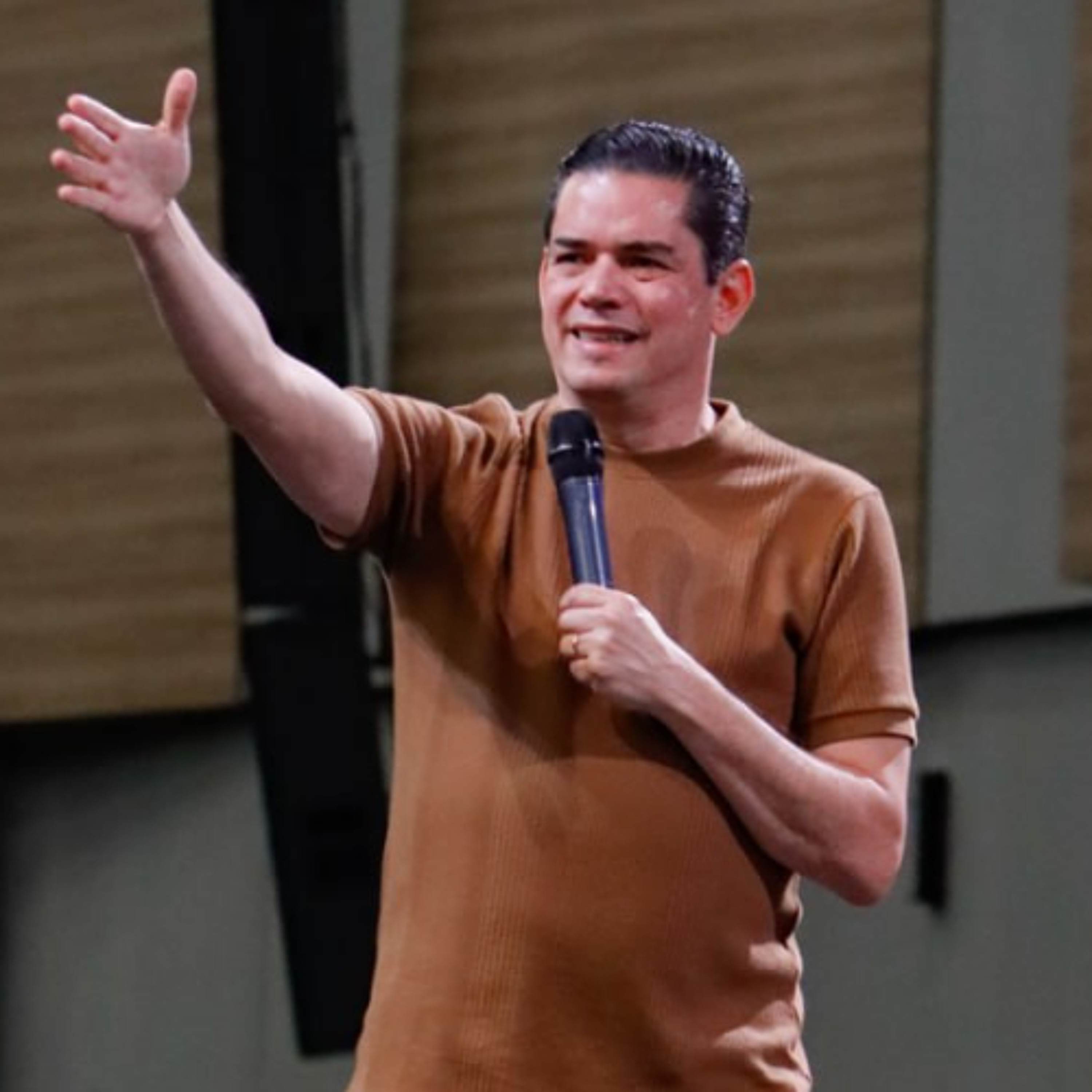 Você já tem tudo: pare de tentar merecer o que já foi entregue - Manassés Guerra