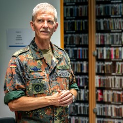 Interview Generalleutnant Martin Schelleis InspSKB