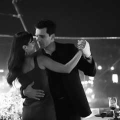 "ماعذرُ أنثى أصابَ الحزنُ بهجتَها إنْ لم تكنْ بمزاجِ الرقصِ تنتقمُ"|مزج راقص