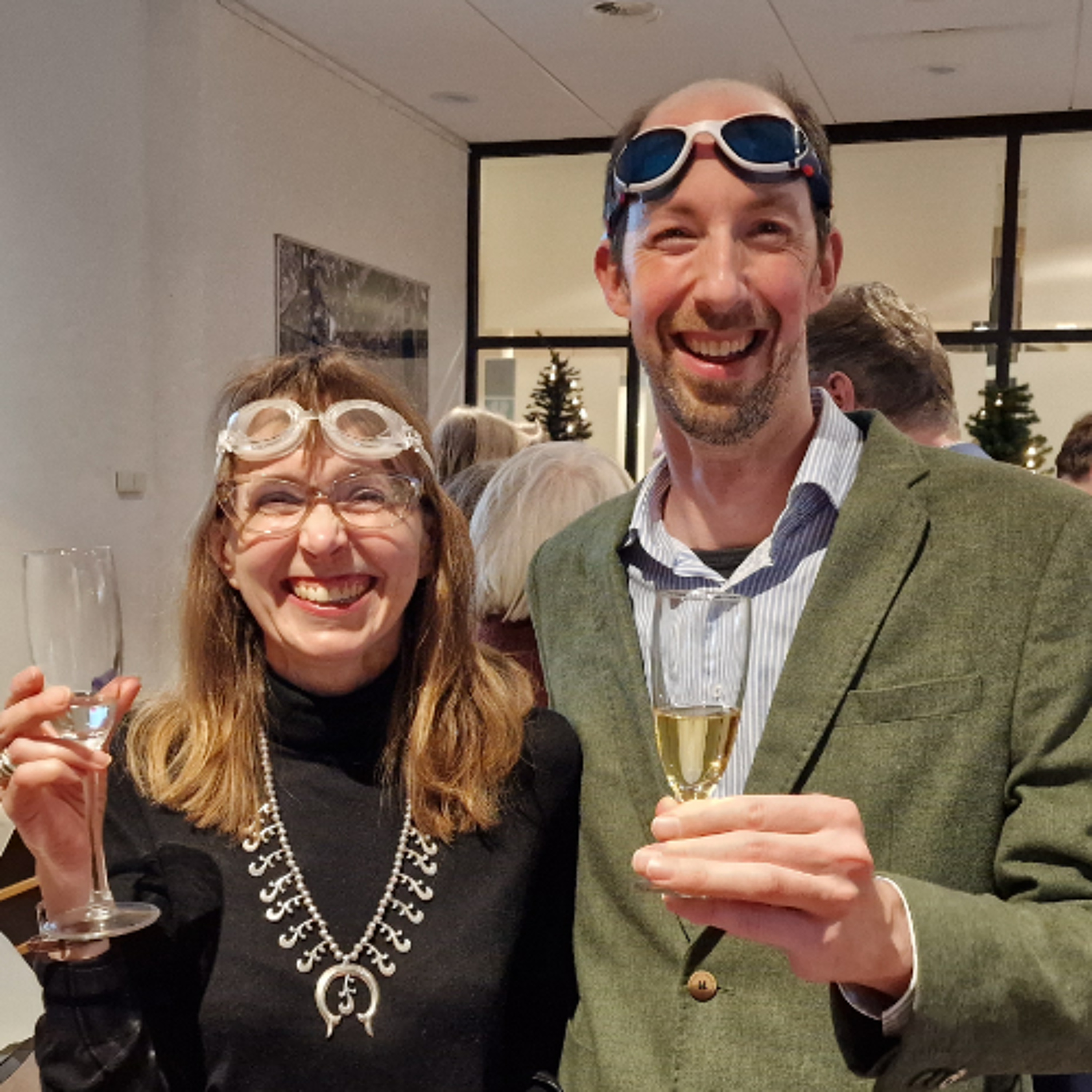 2025-12-16 Kathy Wellen en Maxim Hendriks over duikbrillen op oudejaarsborrel episode artwork