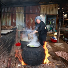 Soukous Dance 2024 pendant que Maman faire la cuisine